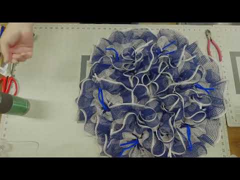 How to Make a Ruffle Blue and White Welcome Wreath