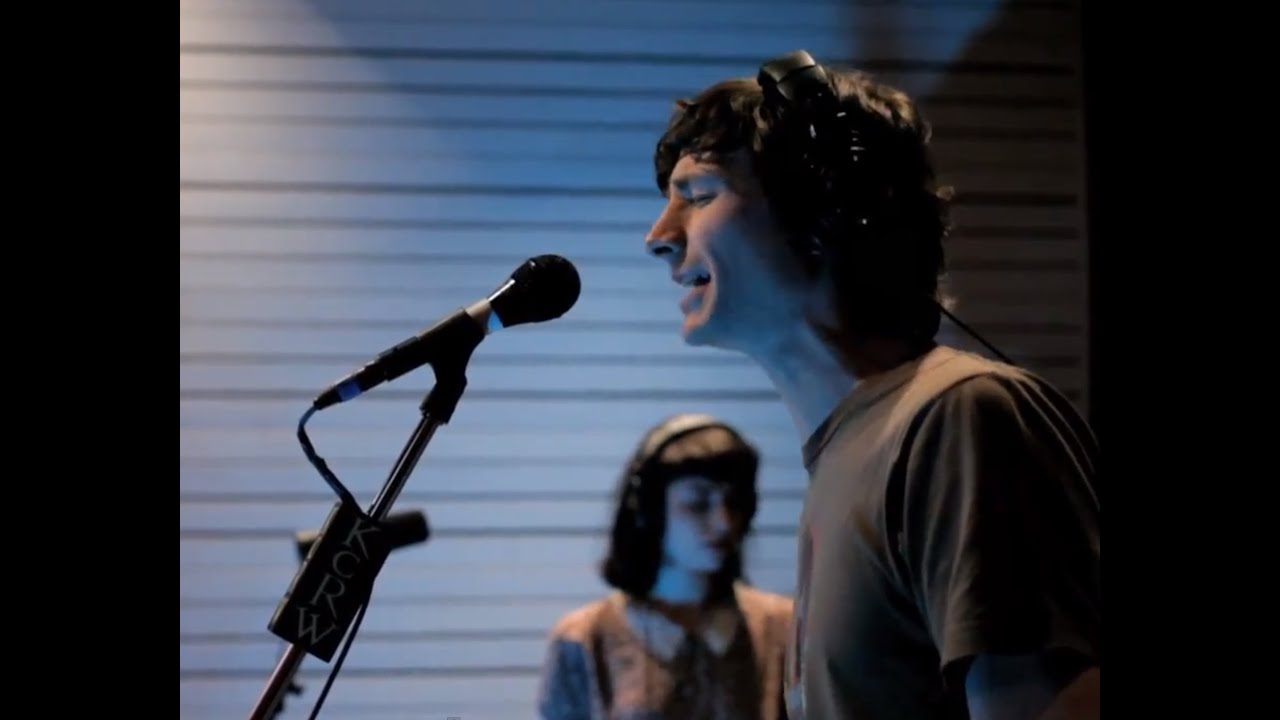 Gotye performing "Somebody That I Used To Know" Live on KCRW