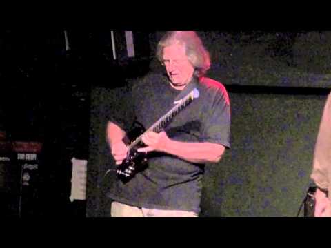 ''CHECKIN' ON MY BABY'' - WALTER TROUT BAND feat. RICK KNAPP on guitar