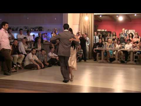  Sebastian Jimenez  and  Maria Ines Bogado  are  dancing  to  the  vals  "  Viejo Portón  "  by  Rodolfo Biagi  at  Sunny Tango Festival  in  2012