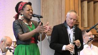 Miriam Mandipira sings Where he leads me I will follow with Red Hot 4+1 in Alingsås