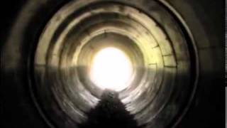 preview picture of video 'Inside the abandoned irrigation pipe'