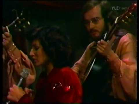 Anneli Sari - Mä Vapaa Oon Mustalainen