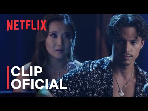 Mindy y Benoit cantando Shallow de Lady Gaga y Bradley Cooper | Emily en París | Netflix