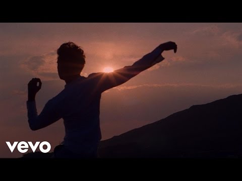 MIKA - Staring At The Sun (French Version)