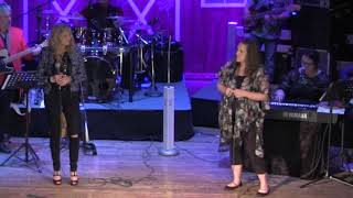 Does He Love You  Linda Davis w Ohio Valley Opry&#39;s Beth Sigler Bigham