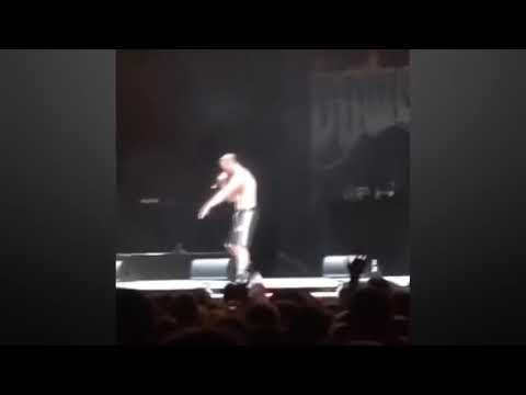 Bausa ist betrunken auf der Bühne und will seine Fans schlagen