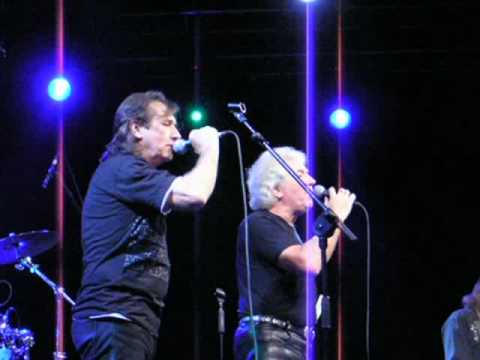 Len Hawkes Dave Munden of The Tremeloes - Crying In The Rain