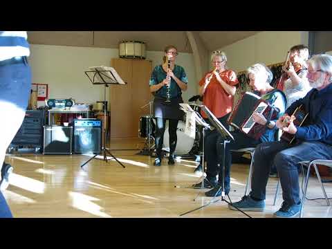 Odsherreds spillemændene - Atten gulerødder ( (DK)   "Jeg går i tusind tanker" (