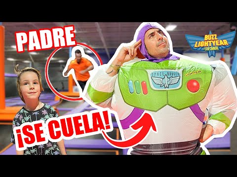 Padre SE CUELA en PARQUE de TRAMPOLINES  de Lightyear + SUPER SALTOS gimnasio Olímpico