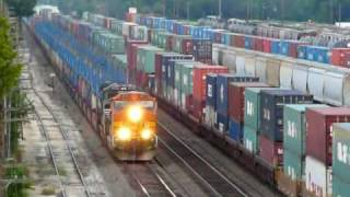 preview picture of video 'BNSF at the Praire Street overpass 7-20-07'