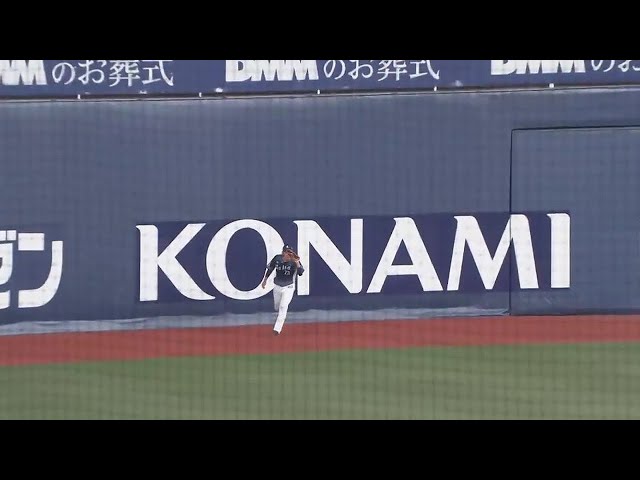 【2回裏】ライオンズ・高木渉 フェンスぎりぎりの打球を好捕する!! 2022年7月7日 オリックス・バファローズ 対 埼玉西武ライオンズ