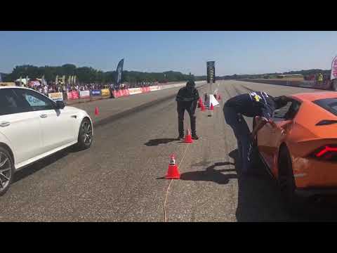 Mercedes e63 amg vs lamborghini huricane