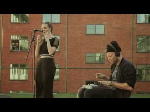 Tomas Barfod - Busy Baby (feat. Nina K) [Live Session]