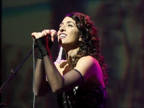 Marisa Monte interpreta FEITIO DE ORAÇÃO