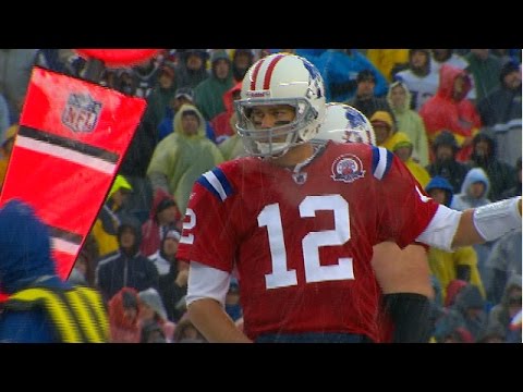 Tom Brady sets NFL record with 5 TD passes in ONE QUARTER vs. Titans in 2009