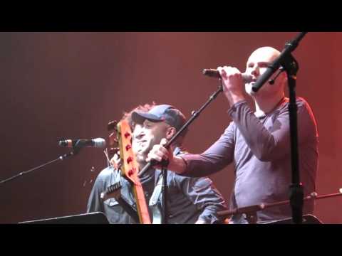 Forever Young   Roger Waters, Billy Corgan, Tom Morello, GE Smith  the MusiCorps Band