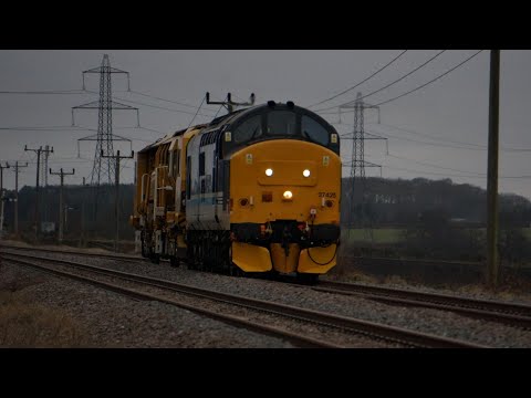 Regional Railways Class 37 (37425) at Robin Hood Way Crossing at Edwinstowe | 19th February 2021