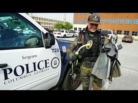 Helping the Police Find a Gun Underwater to Solve a Criminal Case! (Metal Detecting Underwater) Video