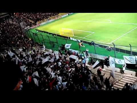 "Hinchada de Danubio en el Estadio de Peñarol | Peñarol 2- 1 Danubio" Barra: Los Danu Stones • Club: Danubio