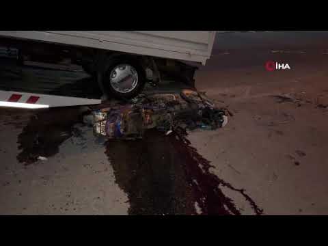 Motosiklet ile kamyonet çarpıştı!