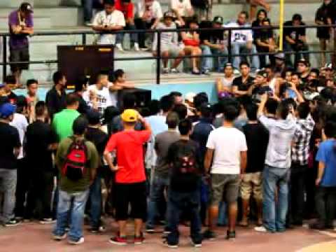 FlipTop Hukuman  P.S.T - Schizophrenia ft. Smugglaz (Before the battles)