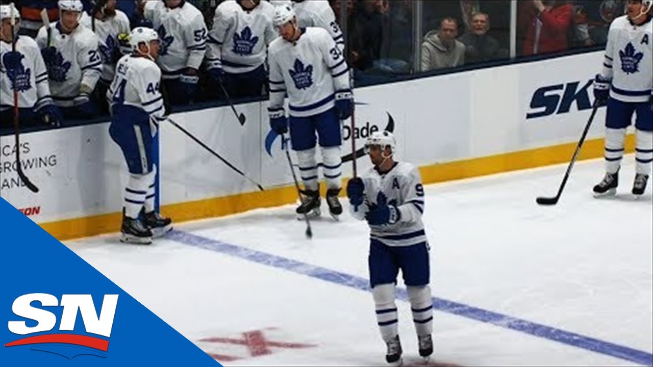 Vidéo: MALAISE à New York!!!!!!!! John Tavares HUÉ...après sa vidéo HOMMAGE...