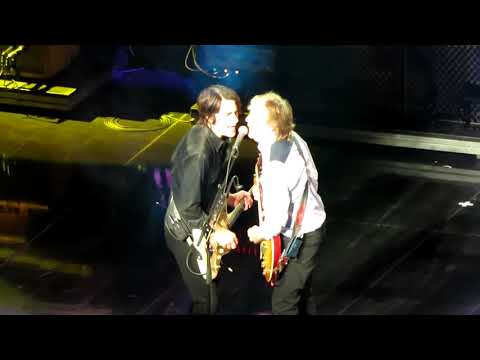 Paul McCartney - Golden Slumbers / Carry That Weight / The End (Glasgow 2018)