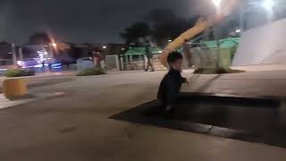 114.01.18-4太平馬卡龍公園，有多種有趣新奇的底滑高滑超高溜滑梯、底年齡及高年齡兒童攀岩場，人工地皮的溜滑、跳跳床、盪鞦韆、砂土，籃球場