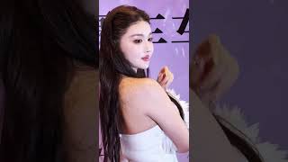 Download lagu Beautiful Asian Model in Strapless White Dress Posing with Feather Accent​ #Model #Influencer mp3