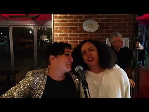 Sheli et Abi medley : 4 magic chords live @ Paris'sy