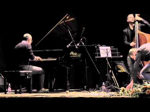Nicola Di Camillo trio feat. Fabrizio Bosso - Eighty One