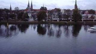 preview picture of video 'Altstadt von Lübeck im Herbst 15.10.2010'