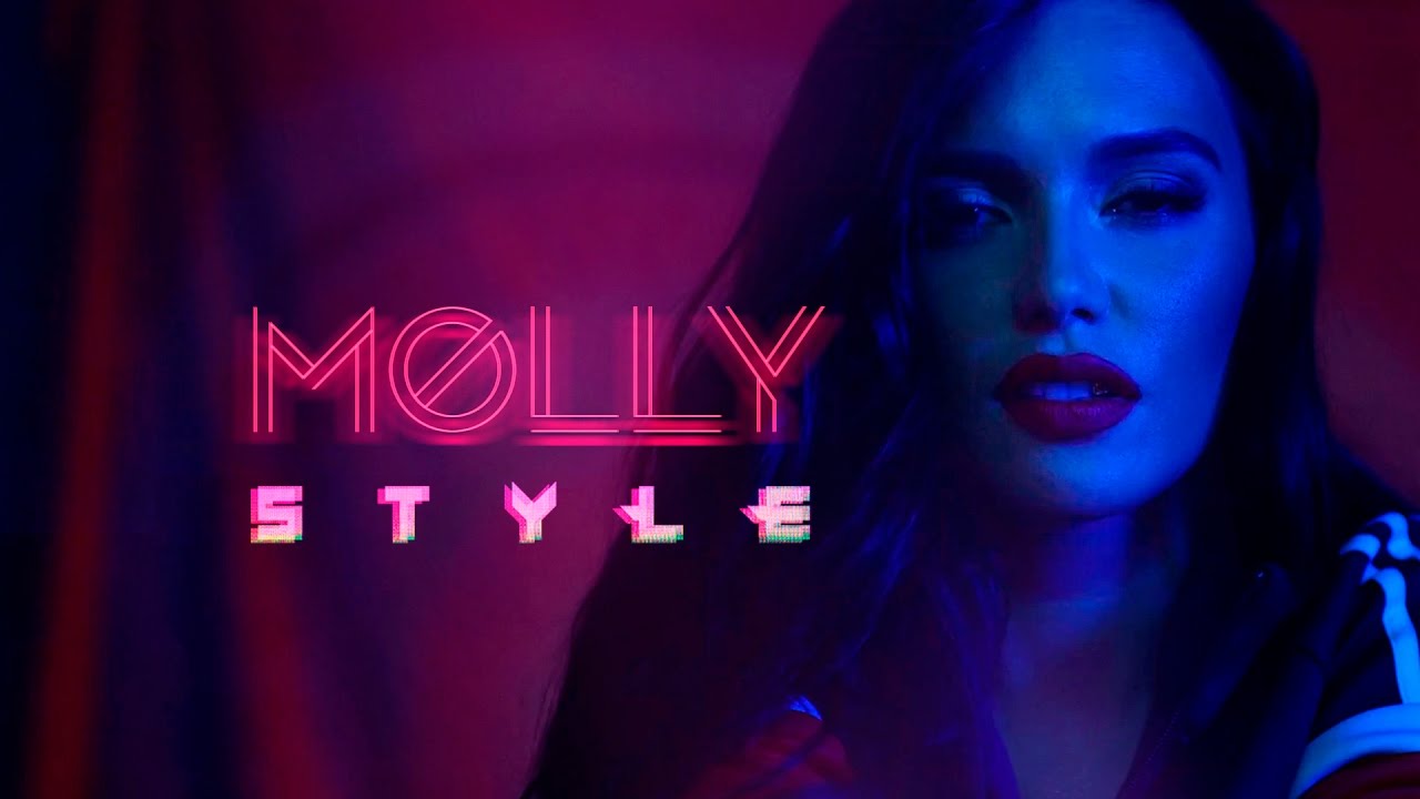 Molly — Style