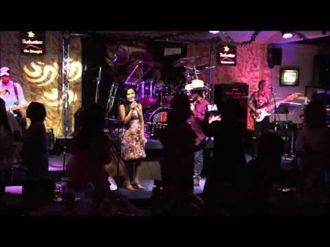 To Know Him Is To Love Him by Khun Vee and Nuch & Somthong band@Sweat Rock