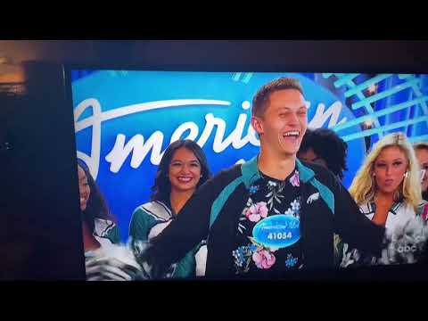 Kyle a male cheerleader for the eagles sings on American idol