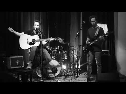 GENIEßEN & LEIDEN - Sie fällt