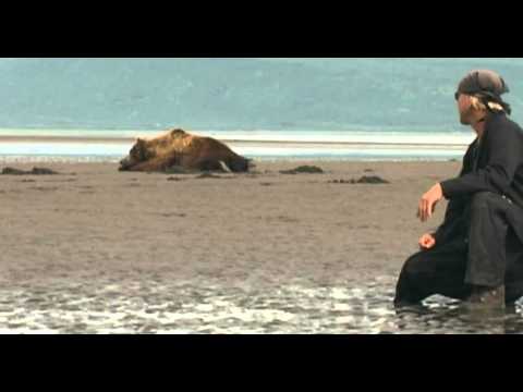 Grizzly Man (2005) - clip 3