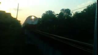 preview picture of video 'Kecepatan super Kereta Api Indonesia part 1'