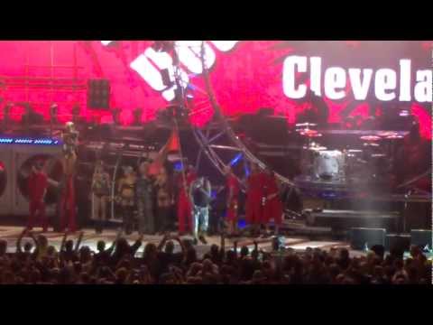 Motley Crue - show ending / bow / thank you cleveland - Cleveland - 2012 - @ Blossom