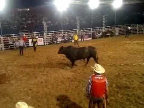 Rodeio em Cianorte 23/03/2012 (Touro Foguinho x  Sidney Maria de Douradina)