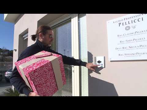 Prinz Gift  - i pacchi disegnati dall'artista Aleandro Roncarà