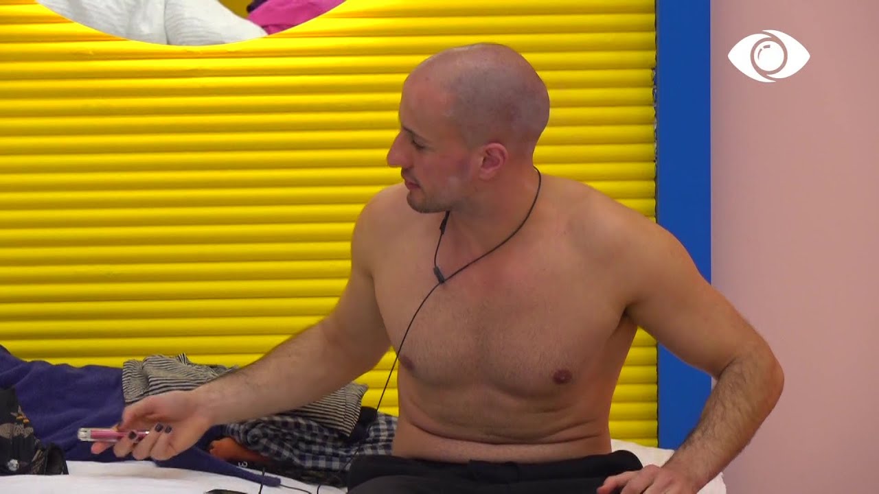 Mund të jetë duke qarë tani/ Kristi flet për të dashurën