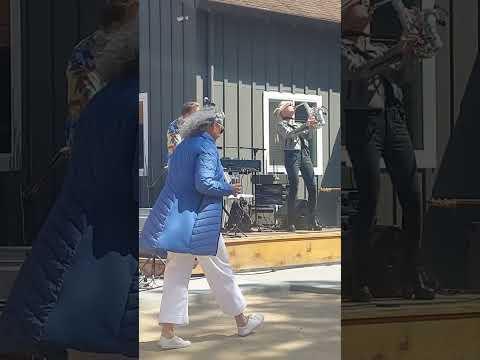 Mike DeLoach and Mindi Abair. April 18, 2023. Hook & Ladder Vineyards and Winery. Santa Rosa, CA.