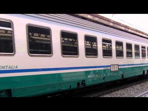 Arezzo HD-FS e444 with horn and rolling stock arrives on a service to Milan