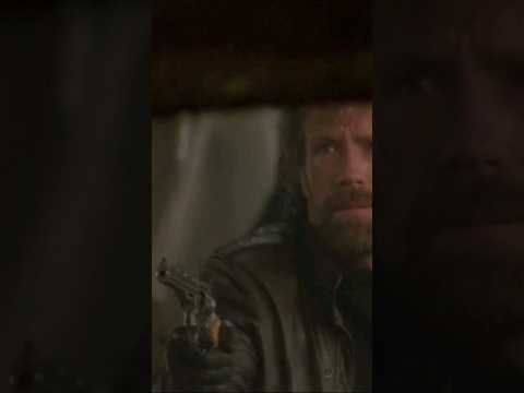 Chuck Norris uses a Dan Wesson Model 715. Code of Silence (1985). Andrew Davis 📽