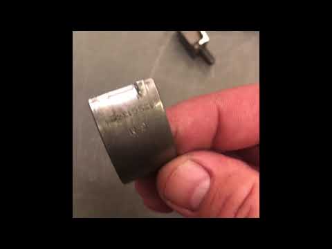 Installing connecting rod bearings