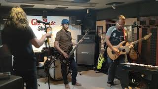 Download lagu God Bless - Bis Kota (Cover) by. COMODO BOYS mp3
