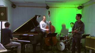 Final Exam Sebastian Handke - 'Bobblehead' (Peter Bernstein)