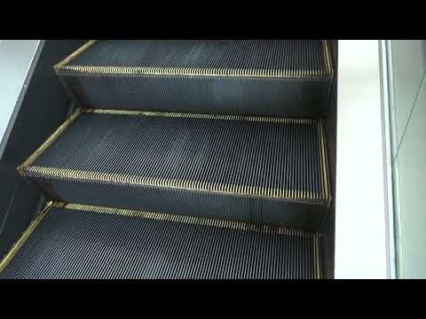 Escalera mecánica Fresta Mall Kajiru Yokogawa